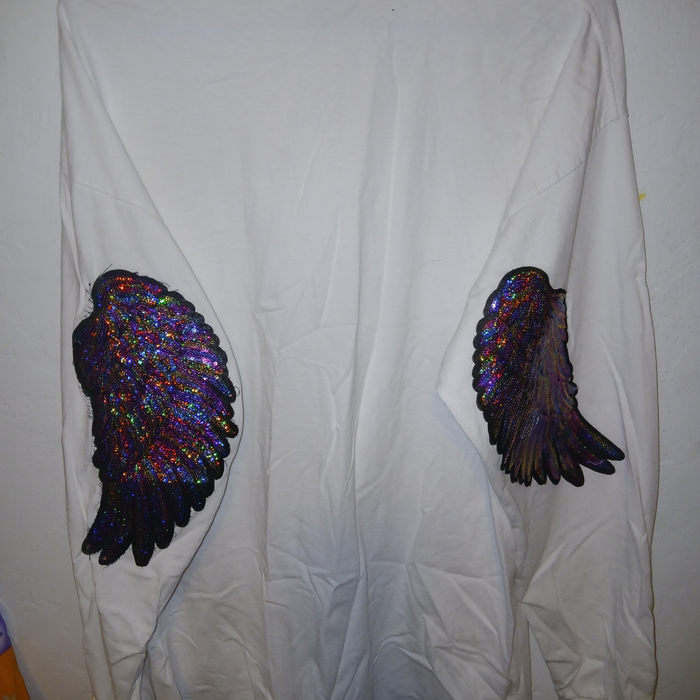 White Long Sleeve Top with Wing Design - Picture 2 of 5